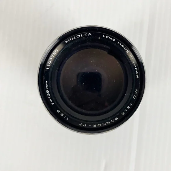 Minolta MC Rokkor-PF 1:2.8 135mm Camera Lens with Cap & Case